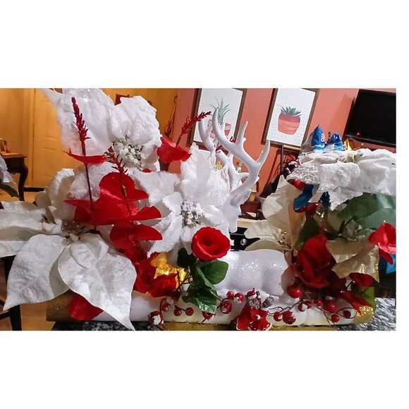 Holiday Magic Centerpiece - Picture 2 of 6